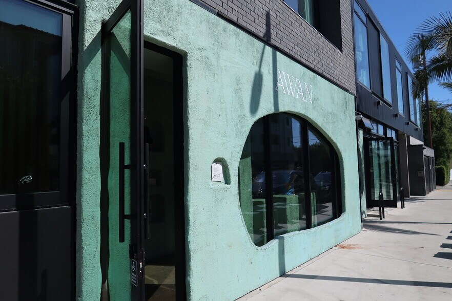 More Photos Of 540-542 Rose Ave, Venice Storefront Retail Residential For Lease