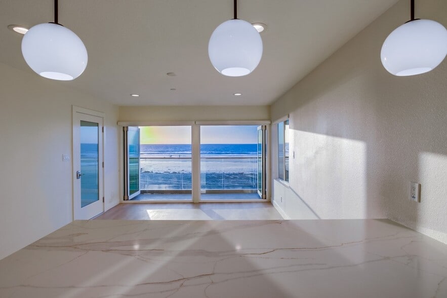 More Photos Of 3449 Ocean Front Walk, San Diego Apartments For Sale
