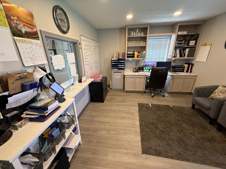 More Photos Of 4749 Odom Rd, Beaumont Office For Sale