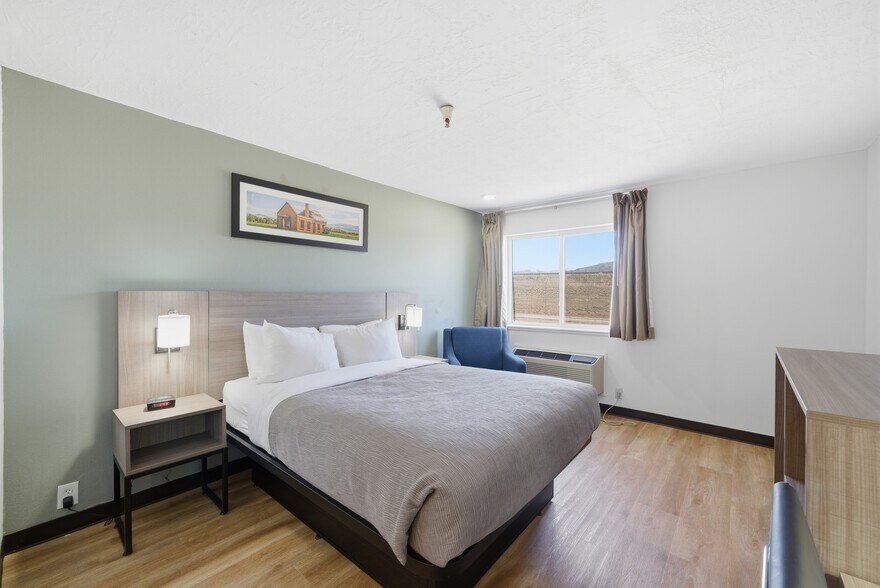 More Photos Of 626 W 1400 N, Beaver Hotel For Sale