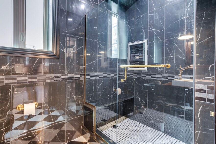 More Photos Of 11833 102 Ave NW, Edmonton Medical For Sale