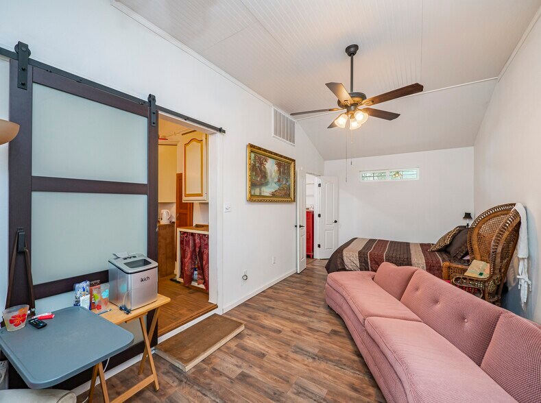 More Photos Of 1307 Wright St, Llano Freestanding For Sale