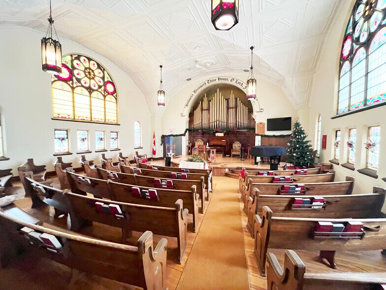 More Photos Of 12274 Guelph Line, Milton Specialty For Sale