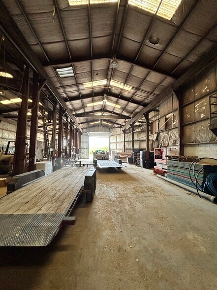 More Photos Of 5522 A N Center St, Hilliard Warehouse For Lease