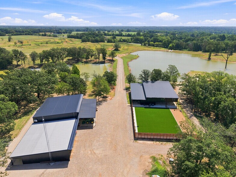 More Photos Of 397 VZ County Road 3611, Edgewood Sports And Entertainment For Sale