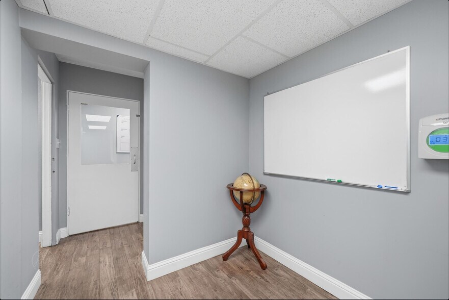 More Photos Of 1660 N Newcomb St, Porterville Coworking Space