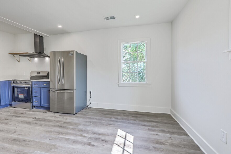 More Photos Of 68 Lee St, Charleston Apartments For Sale