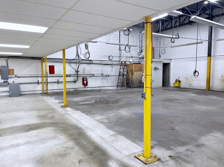 More Photos Of 34 Sullivan Rd, North Billerica Warehouse For Sale