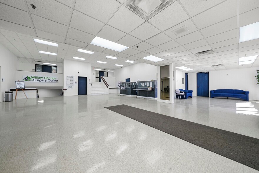 More Photos Of 9050 W 81st St, Justice Medical For Lease