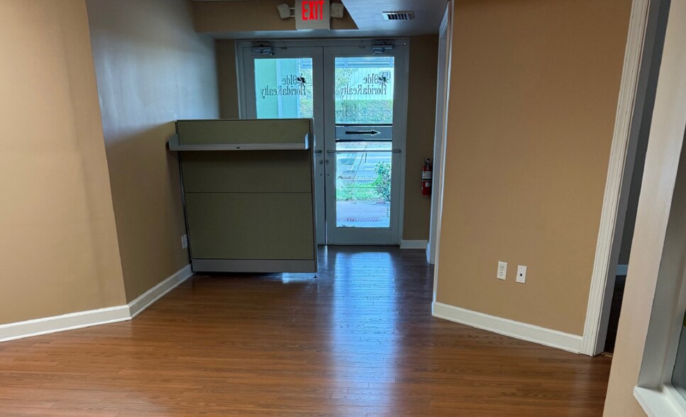 More Photos Of 612-616 SE Dixie Hwy, Stuart Office For Lease