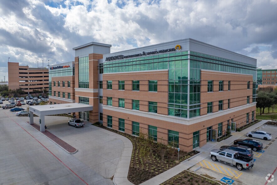 More Photos Of 10425 Huffmeister Rd, Houston Medical For Lease