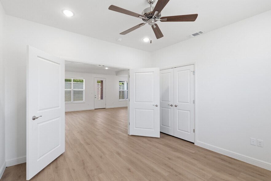 More Photos Of 200-210 Ewell st, Granbury Apartments For Sale