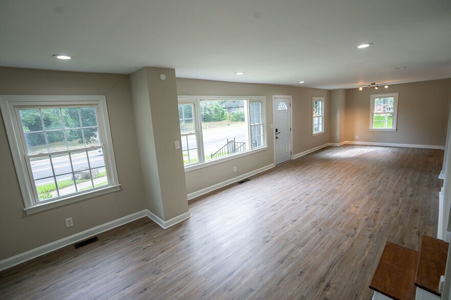 More Photos Of 2107 Bolton Rd NW, Atlanta Loft Creative Space For Lease