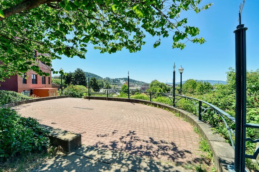 More Photos Of 227 Prospect St, Bellingham Storefront For Lease