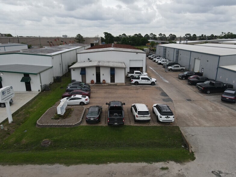 More Photos Of 5094 Steadmont Dr, Houston Manufacturing For Sale