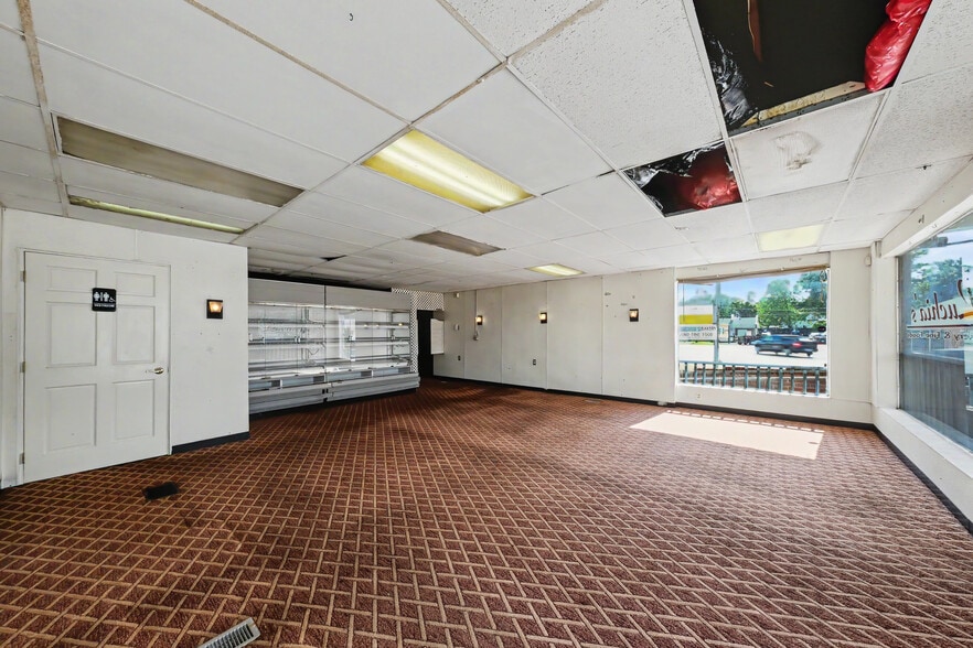 More Photos Of 889 Ashland Rd, Mansfield Freestanding For Sale
