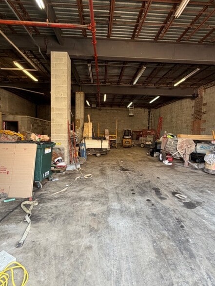 More Photos Of 4418 Bronx Blvd, Bronx Warehouse For Lease