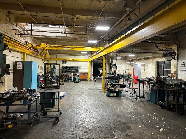 More Photos Of 1014-1054 N Kolmar Ave, Chicago Warehouse For Lease