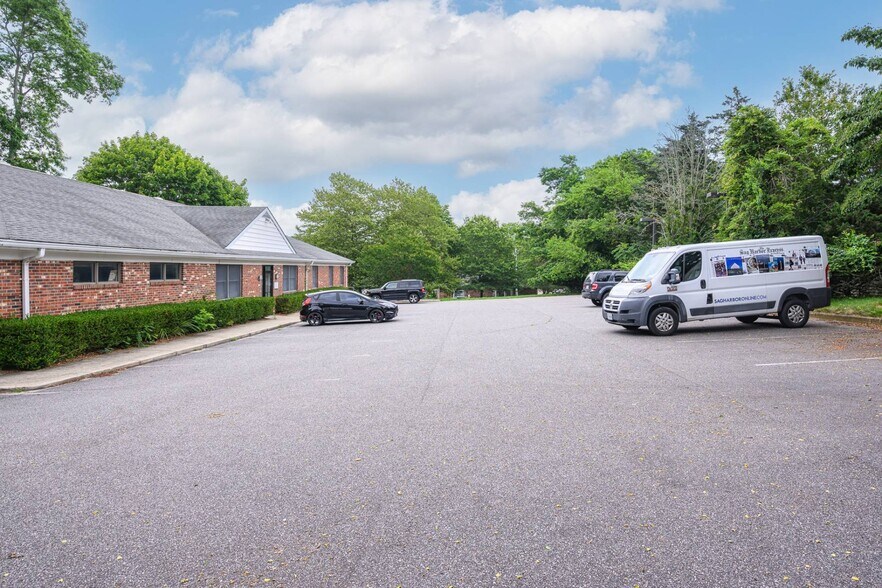 More Photos Of 135 Windmill Ln, Southampton Office For Sale