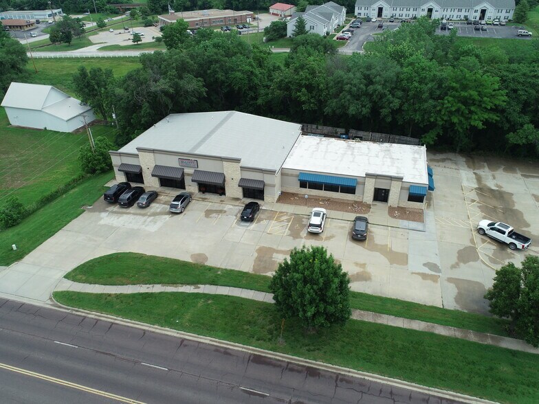 More Photos Of 306 Baptiste Dr, Paola General Retail For Sale