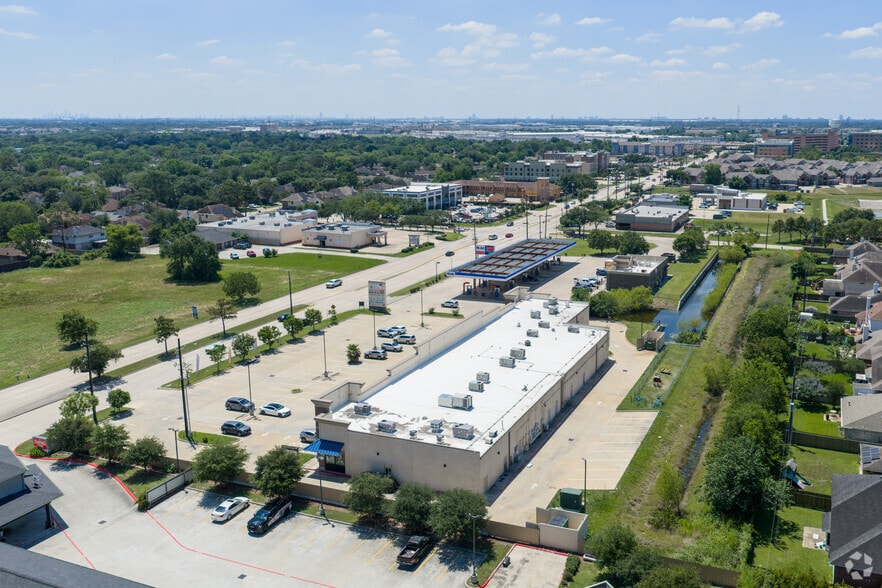 More Photos Of 10807 Huffmeister Rd, Houston Storefront Retail Office For Lease