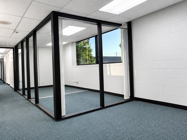 More Photos Of 5450 Tech Cr, Moorpark Manufacturing For Lease