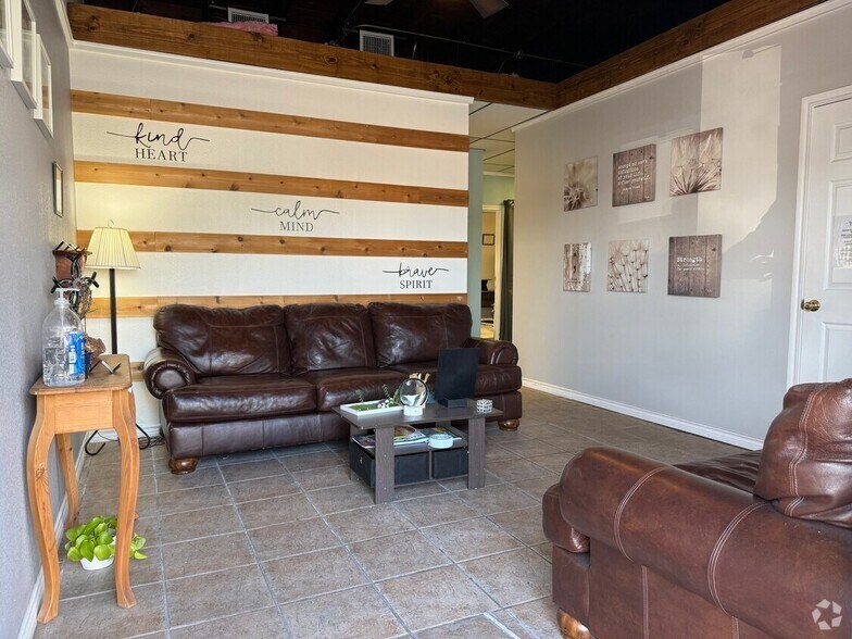 More Photos Of 116 S US Highway 281, Marble Falls Office For Lease