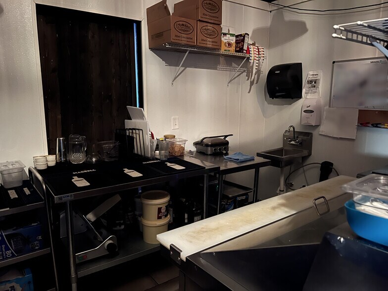 More Photos Of 79 E Main St, Buford Storefront For Sale