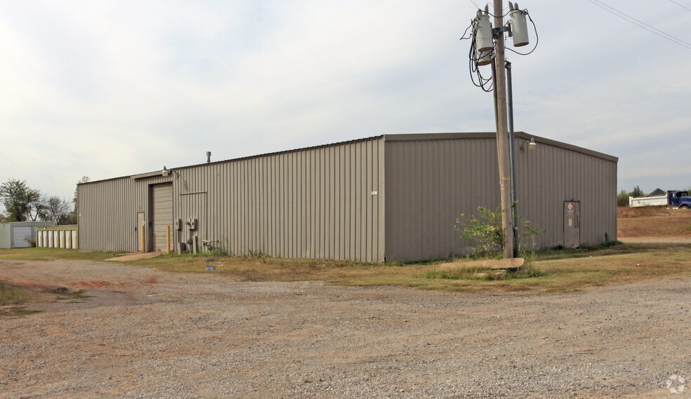 More Photos Of 811 S Sunnylane Rd, Moore Unknown For Lease