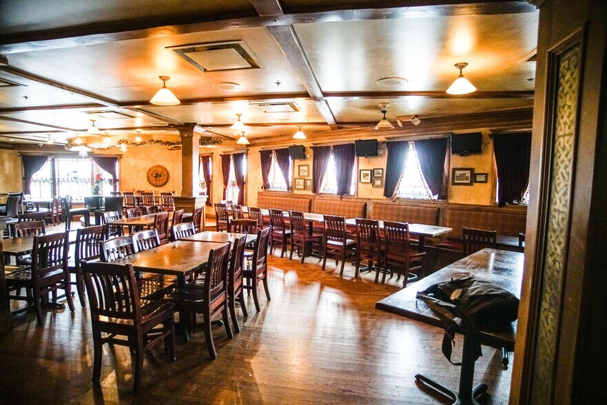 More Photos Of 105 S Cook St, Barrington Restaurant For Sale