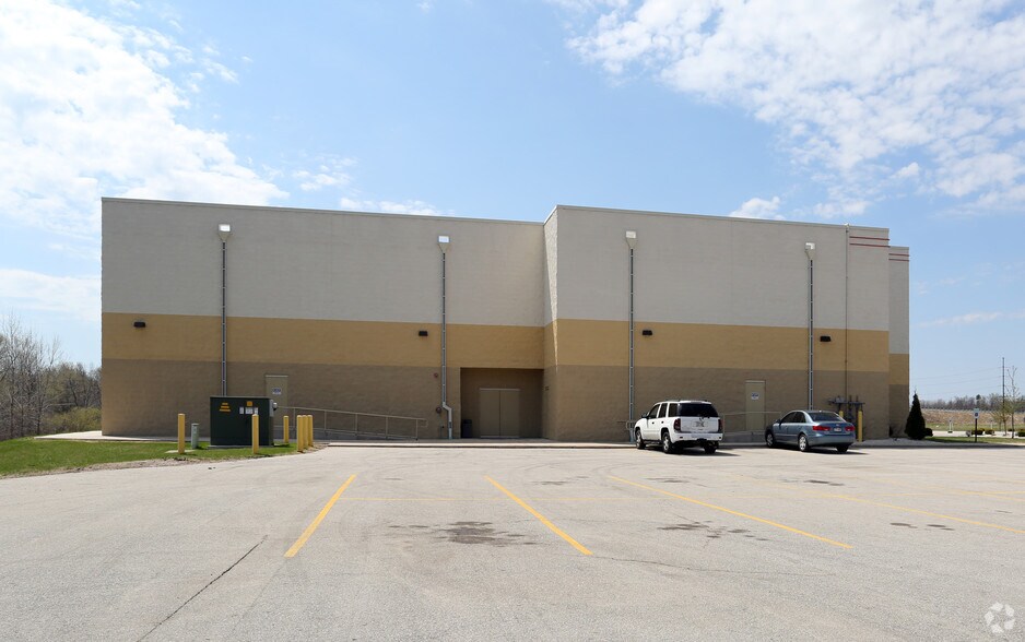 More Photos Of 2555 S 44th St, Manitowoc Movie Theatre For Sale