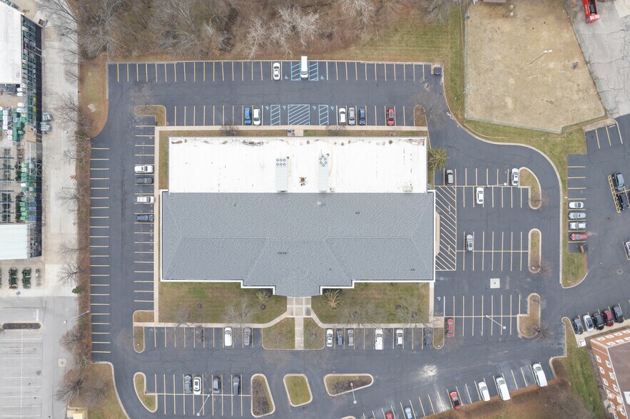 More Photos Of 5555 Airport Hwy, Toledo Office For Lease