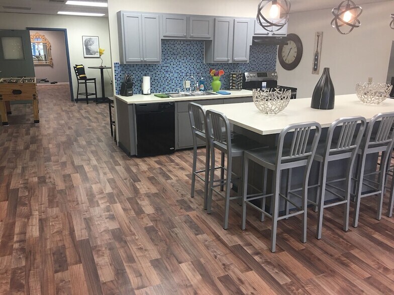 More Photos Of 179 Vance Ave, Memphis Office For Sale