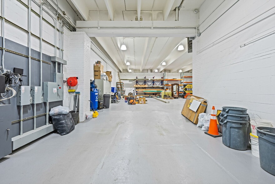More Photos Of 88 Windsor Ave, Mineola Warehouse For Sale