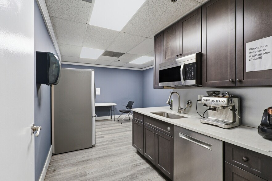 More Photos Of 9208 Enterprise Ct, Manassas Park Warehouse For Sale