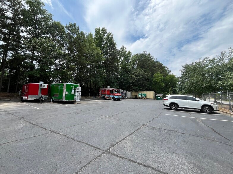More Photos Of 1475 Atlanta Industrial Way, Atlanta Medical For Sale