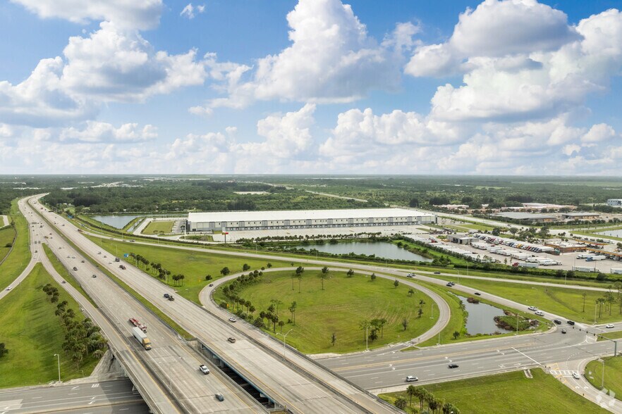 More Photos Of 700 S Kings Hwy, Fort Pierce Distribution For Lease
