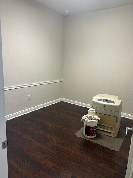 More Photos Of 618 SW 3rd St, Cape Coral Office For Lease