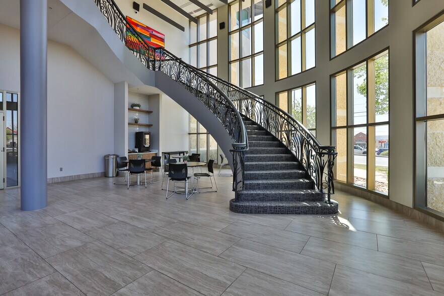 More Photos Of 5441 Babcock Rd, San Antonio Office For Lease