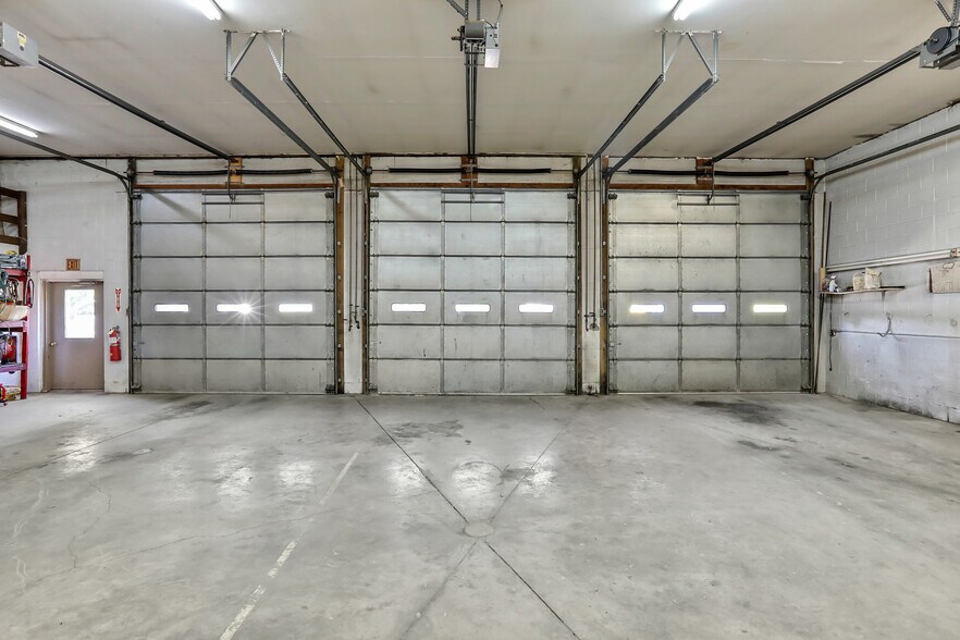 More Photos Of 16 Sloop Hill Rd, New Windsor Township Warehouse For Sale