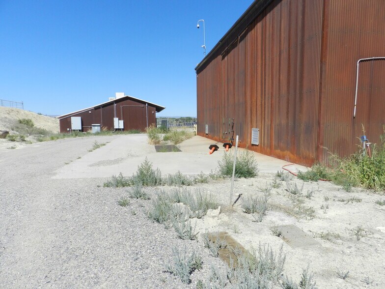 More Photos Of 2520 N River Rd, Olathe Warehouse For Sale