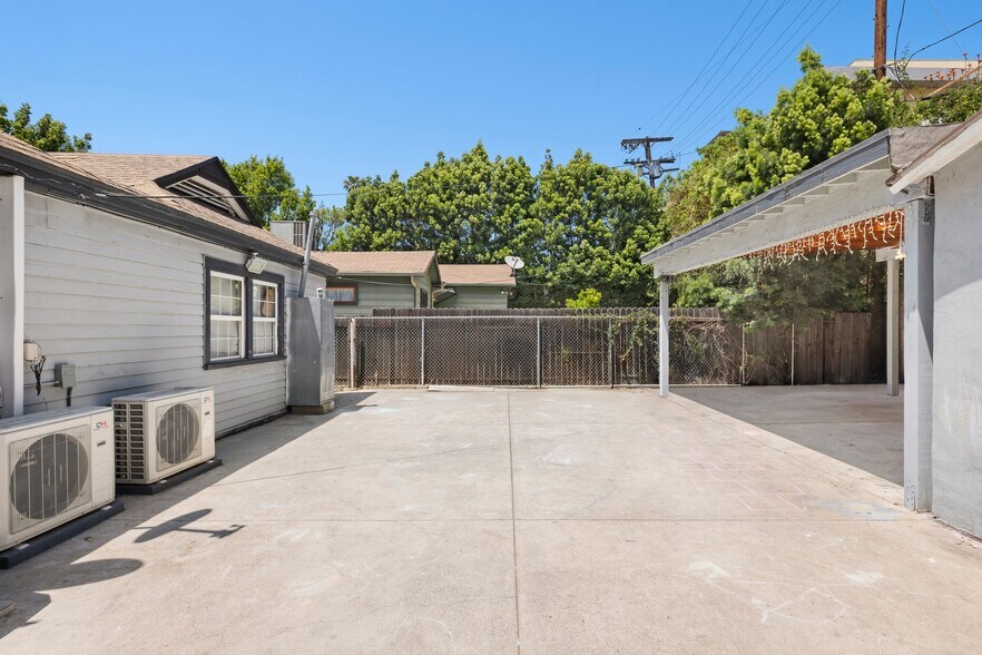 More Photos Of 1514 La Baig Ave, Los Angeles Land For Sale