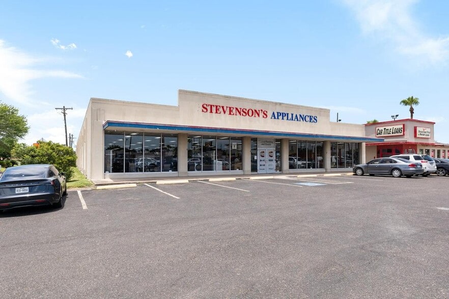 More Photos Of 3101 N 10th St, McAllen General Retail For Lease