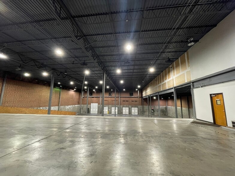 More Photos Of 1920 W Green Dr, High Point Warehouse For Lease