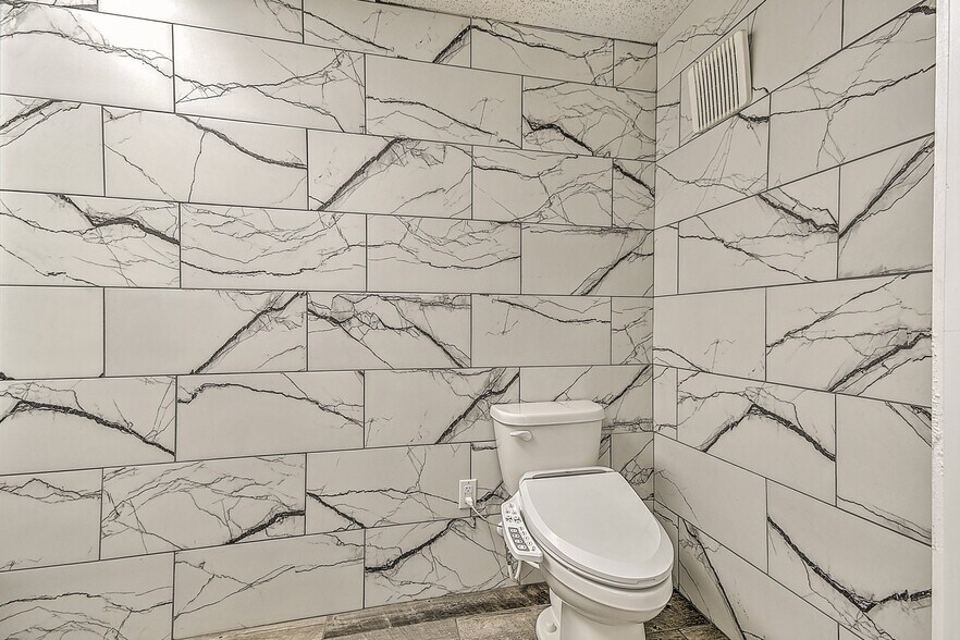 More Photos Of 3930 E Stone Dr, Kingsport Warehouse For Sale