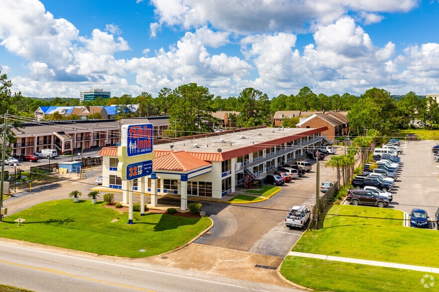 Primary Photo Of 900 W I-65 Service Rd S, Mobile Hotel For Sale
