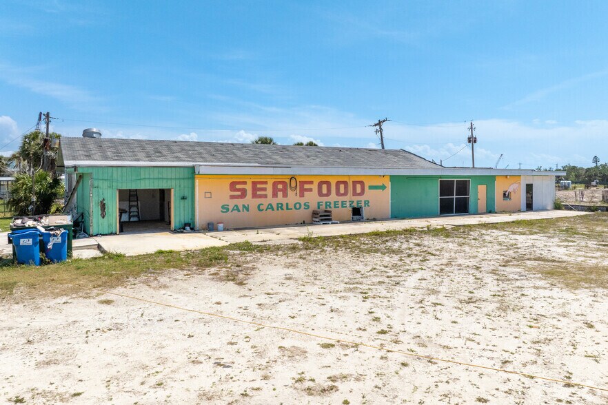 More Photos Of 870 Buttonwood Dr, Fort Myers Beach Distribution For Sale