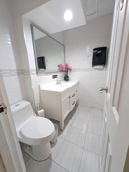 More Photos Of 56 W 39th St, New York Office For Lease