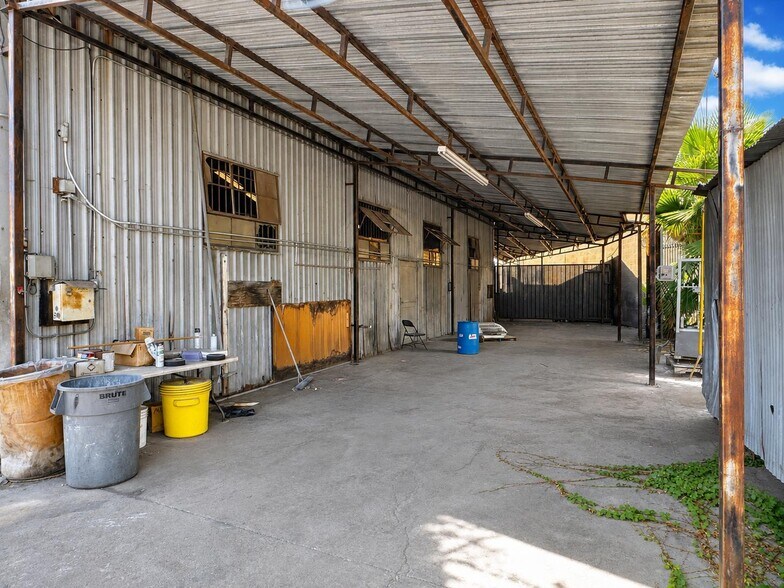More Photos Of 11001 Vulcan St, South Gate Warehouse For Lease
