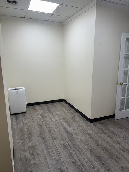 More Photos Of 44 Atlantic Ave, Lynbrook Storefront Retail Office For Lease